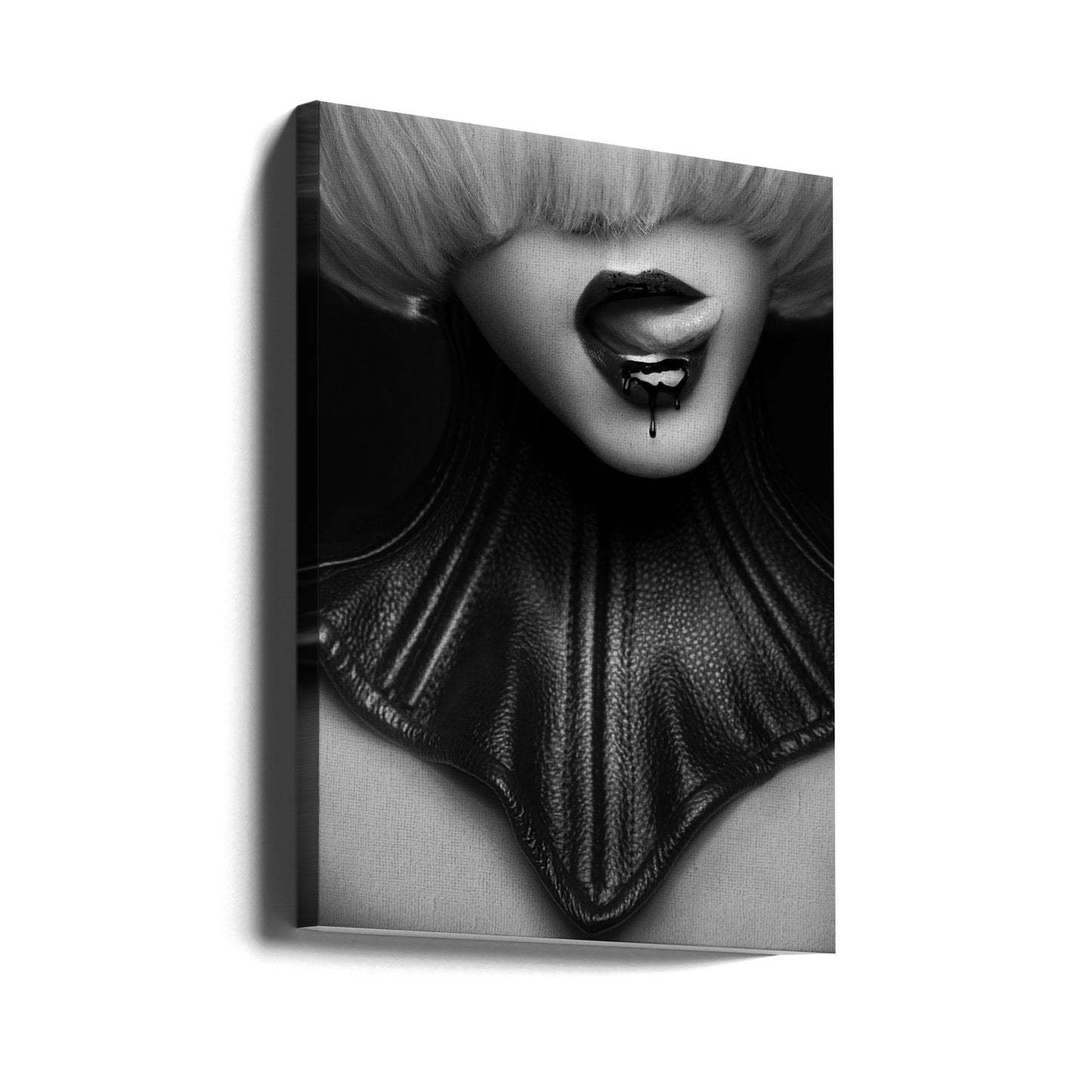 Fru Black | Canvas