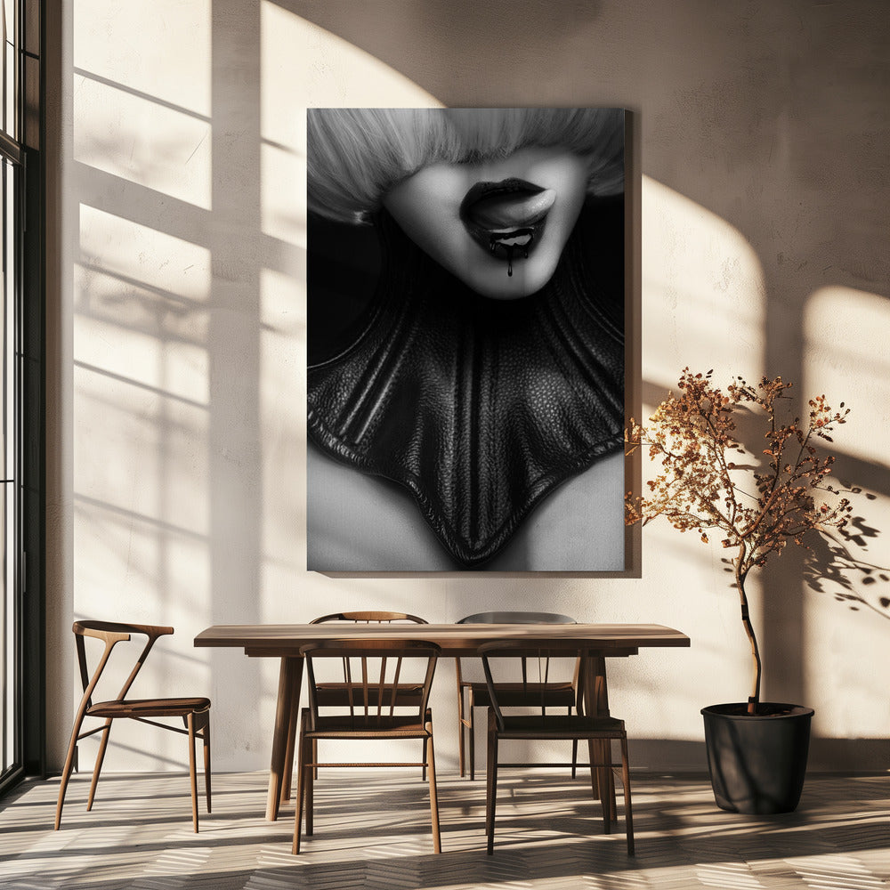 Fru Black | Canvas