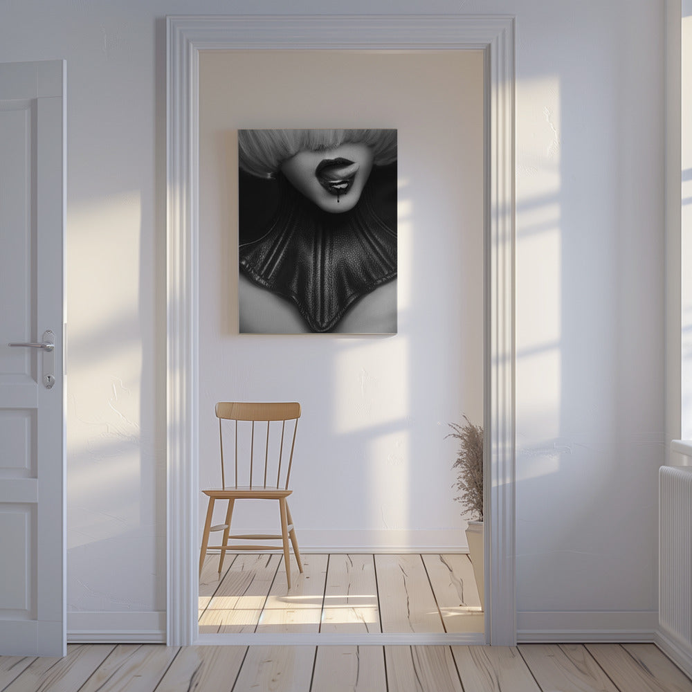 Fru Black | Canvas