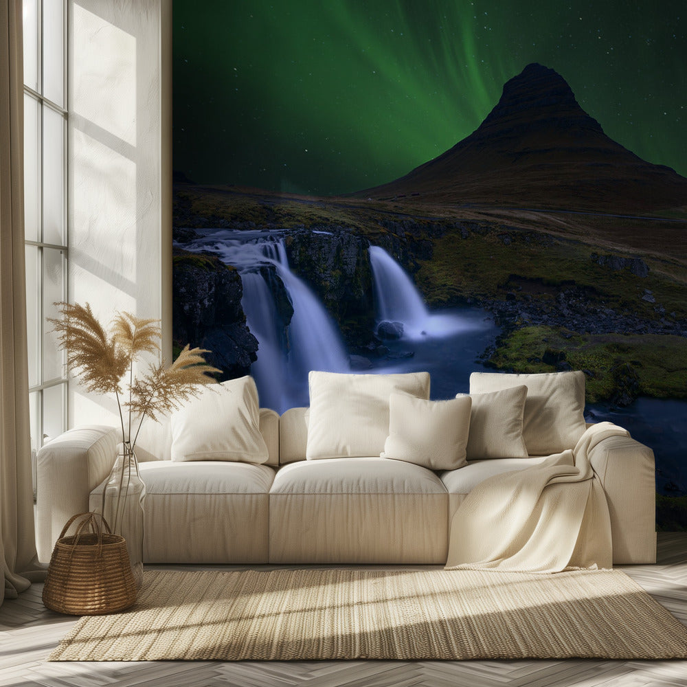 Kirkjufell... Unter einem borealen grünen Himmel | Fototapeten