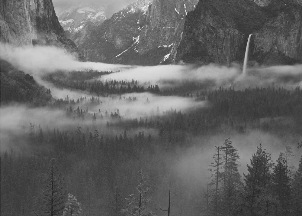 Sumu kelluu Yosemiten laaksossa | Valokuvatapetit